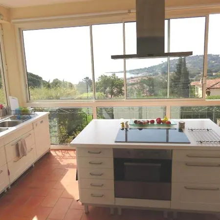 Spacieuse Avec Piscine Privée Et Climatisation à Sainte-maxime, Idéale Pour 10 Personnes - Fr-1-780-16 * Sainte-Maxime