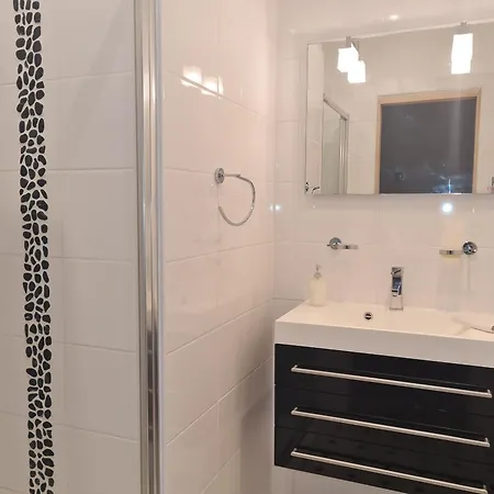 5 Pièces + Appart, Piscine Privée, Clim, Proche Plages - Fr-1-780-16 *
